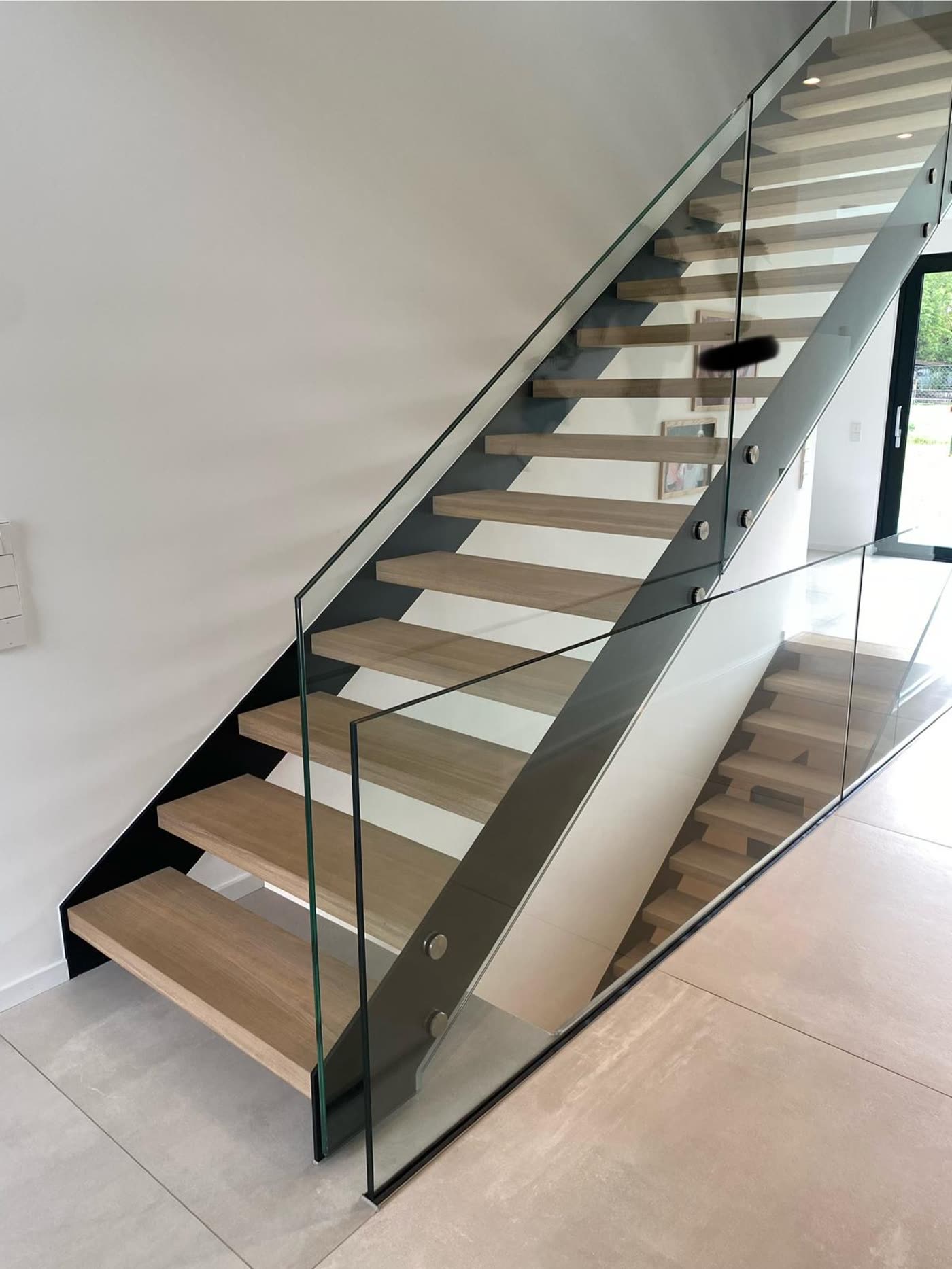Freitragende Treppe mit Glasgeländer von Spenst Industrieservice